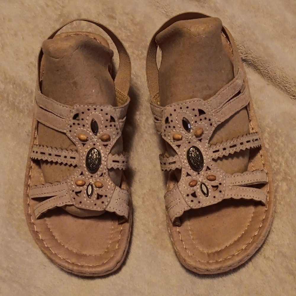 Earth Spirit Beige Sandals with Artistic Design